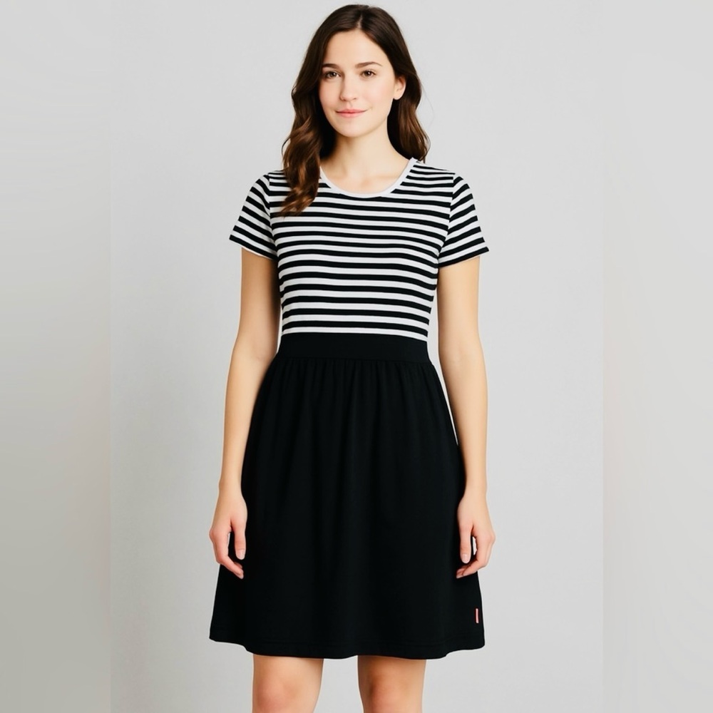 Black White Striped Fit & Flare Mini Dress Casual Skater Short Sleeve Size Large